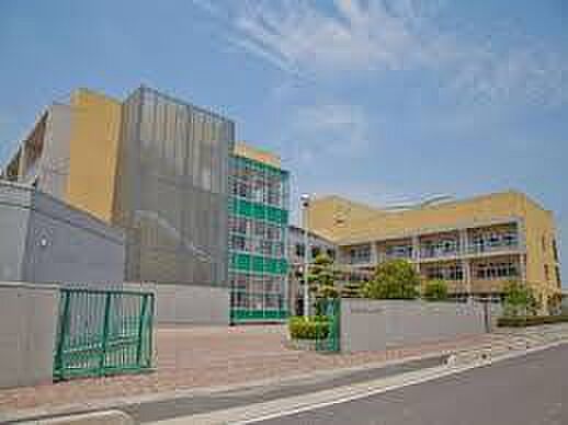 越谷市立城ノ上小学校(600m)