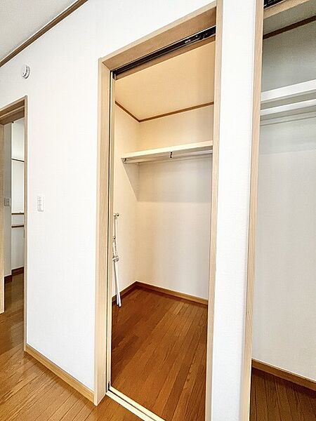 住まい全体に統一感をもたらす、無駄のないすっきりとした空間設計が日々の暮らしに心地よいゆとりを生み出します。