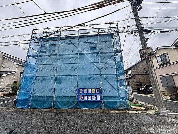 新しい住まいの完成に向けて、着実な歩みを感じさせる丁寧な建築現場の様子です。