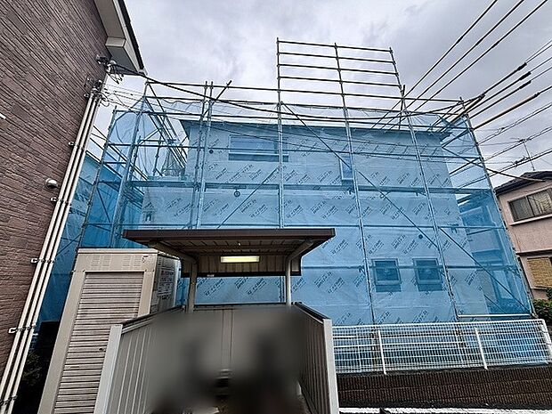 丁寧に整えられていく過程に、これから始まる新しい生活への期待が高まります。