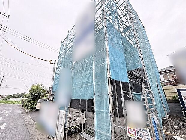 新しい暮らしの準備が整いつつある、これから完成を迎える住まいの姿を現地からお届けします。