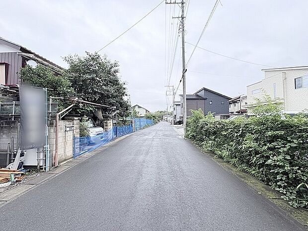 穏やかな住環境に包まれ、落ち着きのある日常を育むための静かな街並みが広がっています。