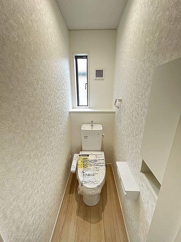 洗練された内装デザインと落ち着いた色調が調和する、心地よいプライベート空間です