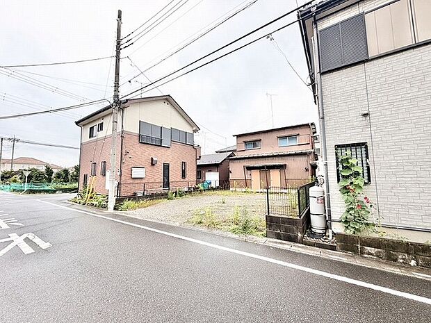 周辺環境と調和する落ち着いた佇まいの中で、新たな暮らしの構想を自由に描ける広がりある空間です。