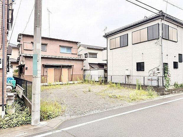 周辺環境に馴染む落ち着いた街並みの中で、これからの暮らしを自由に描き出せる広さのある敷地です。