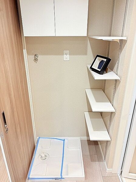 無駄のないすっきりとしたデザインが、日々の暮らしに心地よい整理された調和をもたらします。