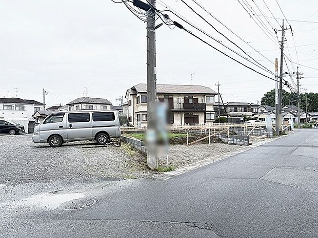 ゆったりとした空気が流れる閑静な住宅街で、暮らしの基盤を築くための穏やかな広がりを感じる場所です。