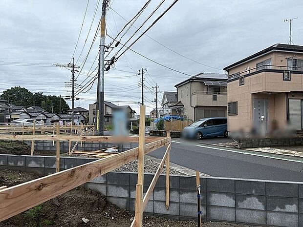 穏やかな街並みに溶け込みながら、これからの暮らしを想い描くことができる落ち着いた環境が広がっています。