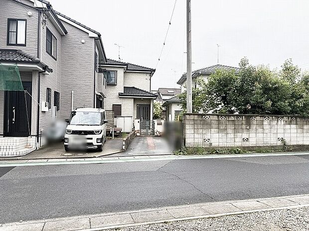 周辺環境と調和する落ち着いた佇まいで、日々の暮らしに穏やかな安らぎをもたらす住環境が整っています。