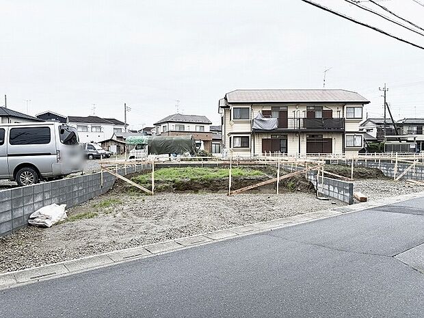 周囲の落ち着いた環境に馴染む、これからの暮らしを自由に描き出せる広がりを持った空間です。
