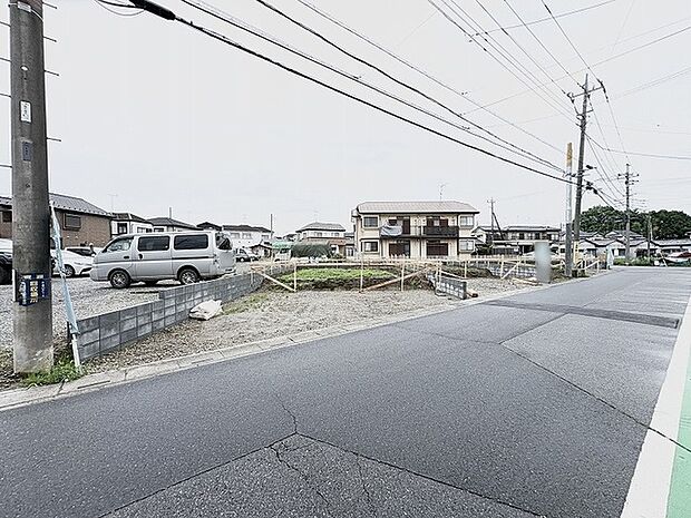 落ち着いた街並みに寄り添い、これからの暮らしを自由に描き出せるゆとりある敷地です。