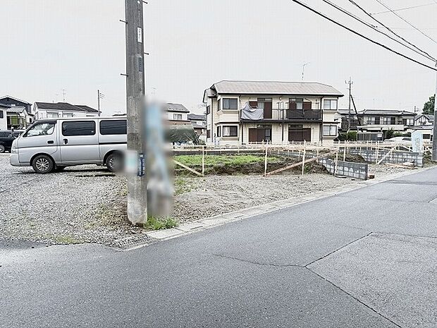 穏やかな住環境に位置し、これから始まる新しい暮らしの可能性を感じさせてくれる広々とした敷地です。