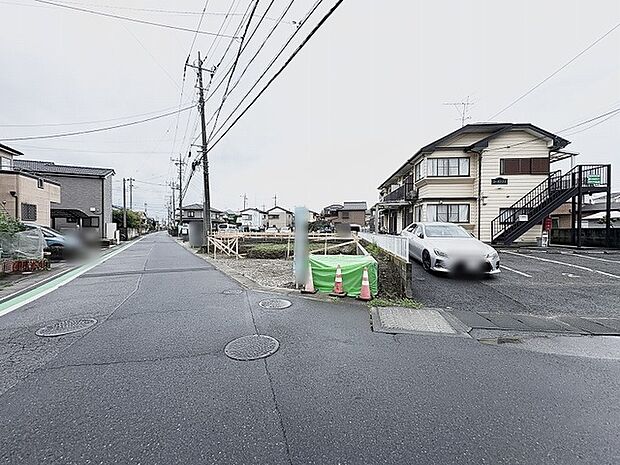 穏やかな時間が流れる住宅街に位置し、新たな暮らしの可能性を静かに広げる土地の風景です。