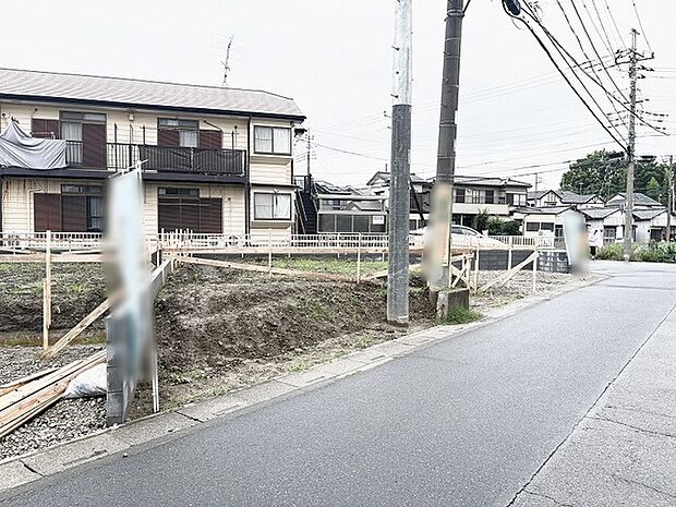 閑静な住宅街に位置する、これからの暮らしを自由に描き出せるゆとりある敷地です。