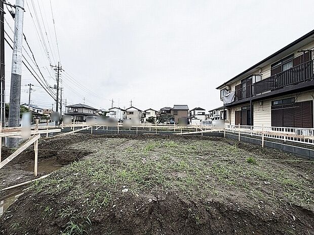 閑静な住宅街の一角にあり、新しい暮らしの始まりを感じさせる広々とした敷地です。