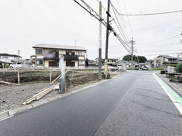 落ち着いた周辺環境に囲まれ、日々の暮らしに穏やかな時の流れを感じる住まいの拠点として適した敷地です。