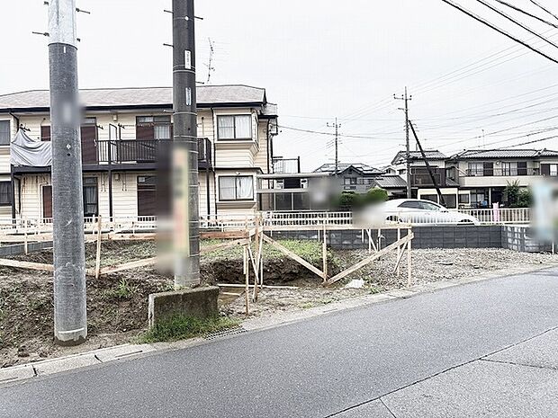閑静な住宅街の中に位置し、日々の生活を穏やかに描き出せる心地よい広がりを持った区画です。
