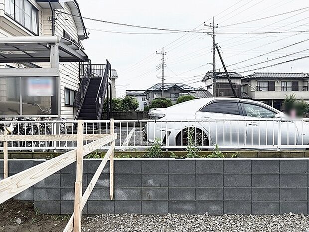周辺の環境と調和しながら、落ち着いた日常を過ごせる穏やかな住環境が広がっています。