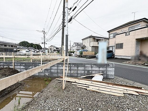 周辺環境が落ち着いた、穏やかな時間が流れる住宅街の佇まいが魅力です。