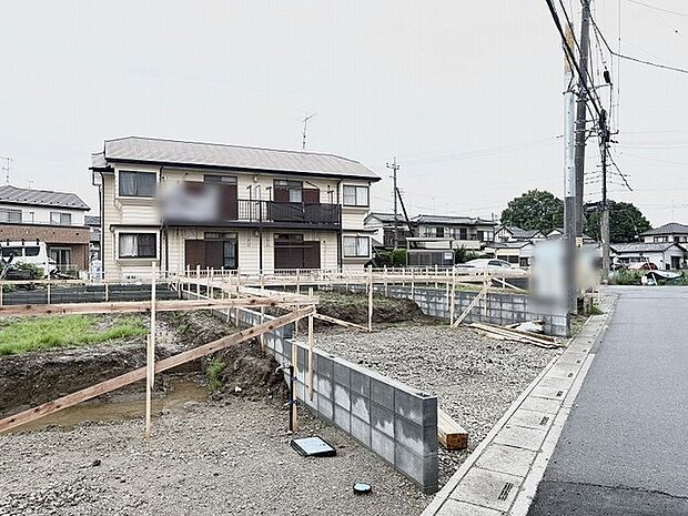 穏やかな空気が流れる住宅街に位置し、理想の住まいを形にするための可能性が広がる敷地です。