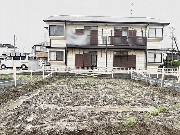 穏やかな住宅街の一角にあり、これからの暮らしを自由に描き出せる広さを持った落ち着いた環境の土地です。