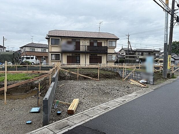 落ち着いた周辺環境にあり、新しい暮らしの始まりを静かに予感させる整った敷地です。