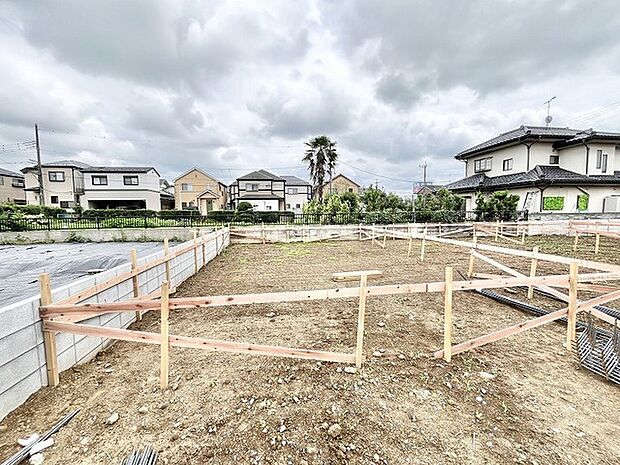 周囲の街並みと調和しながら、理想の住まいを自由に描き出せるゆとりある広さが魅力です。