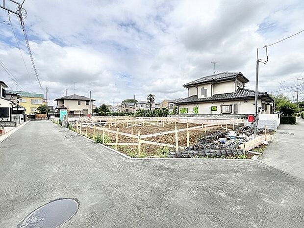 閑静な住宅街の一角に広がりを見せる、新しい暮らしの出発点にふさわしいゆとりのある空間です。