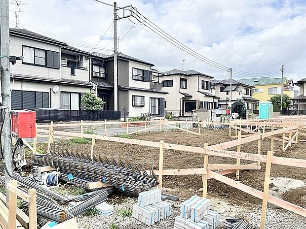 新しい暮らしの始まりを感じさせる、落ち着いた住宅街に囲まれたゆとりある敷地です。