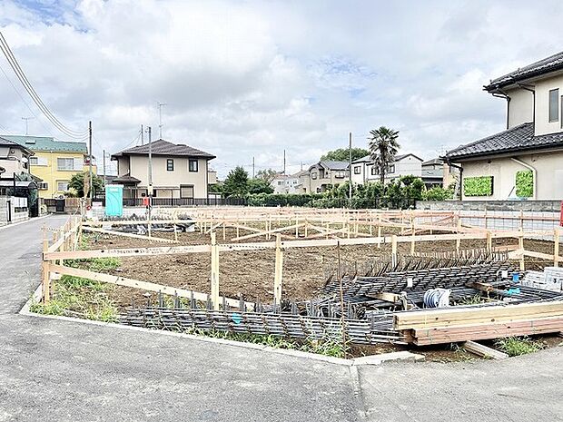 閑静な住宅街の中に位置しており、これからの暮らしを自由に描き出せるゆとりある敷地です。