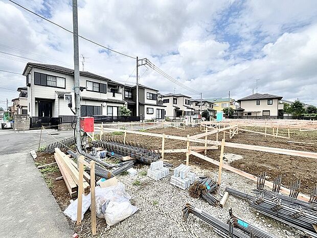 新しい暮らしの始まりを感じさせる、落ち着いた住宅街に面したゆとりある敷地です。