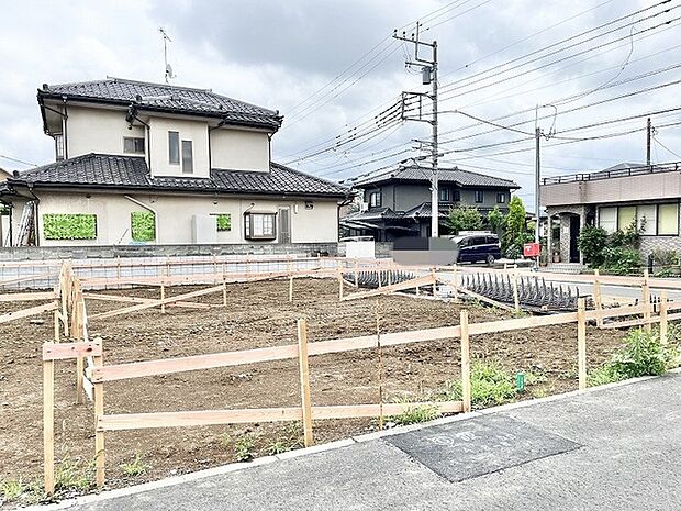 穏やかな街並みに馴染む落ち着いた立地で、理想の暮らしを描くための新しい舞台がここから始まります。