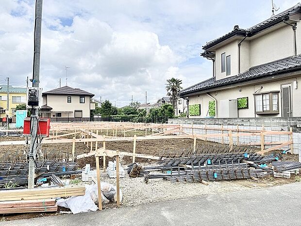 穏やかな空が広がる閑静な住宅街で、理想の住まいを形にしていくための新たな始まりを感じさせる場所です。