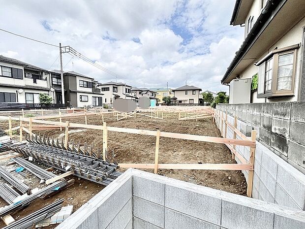 落ち着いた周辺環境に囲まれ、これからの暮らしの計画を描きやすいゆとりある広さが魅力の敷地です。