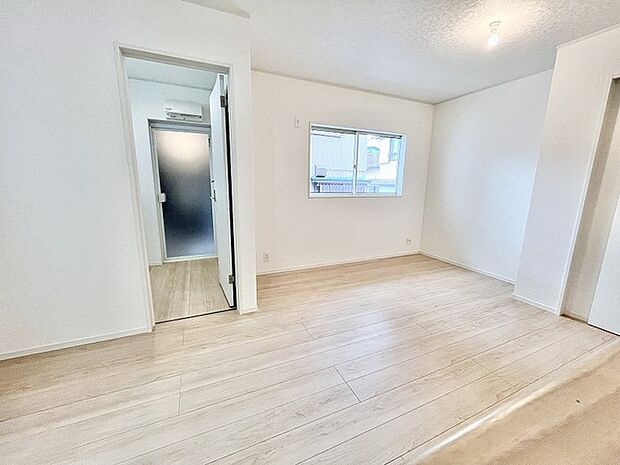 余計な装飾を削ぎ落としたシンプルな空間は、自分らしい暮らしを自由に描ける余白に満ちています。