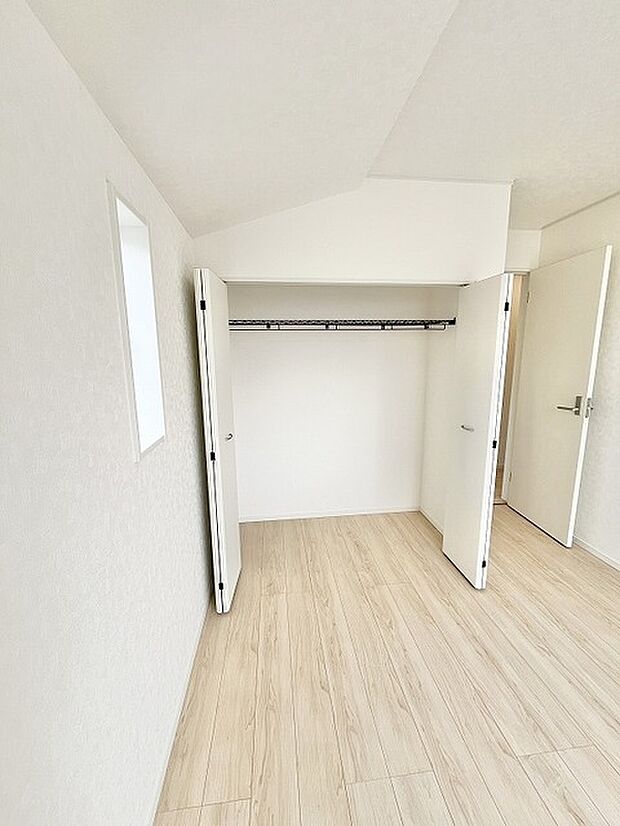 無駄のないシンプルな空間は、住まう方のライフスタイルに合わせて自由に彩りを添えることができます。