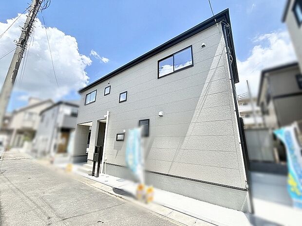 洗練された色調が際立つ、落ち着きと気品を兼ね備えた佇まいが日々の暮らしを豊かに彩ります。