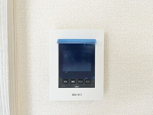 日々の安心感に配慮した、心落ち着く住まいの機能的なアクセントです。