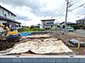 外観：周囲の環境と調和しながら、自分らしい暮らしの基盤をここから築き始めることができます。