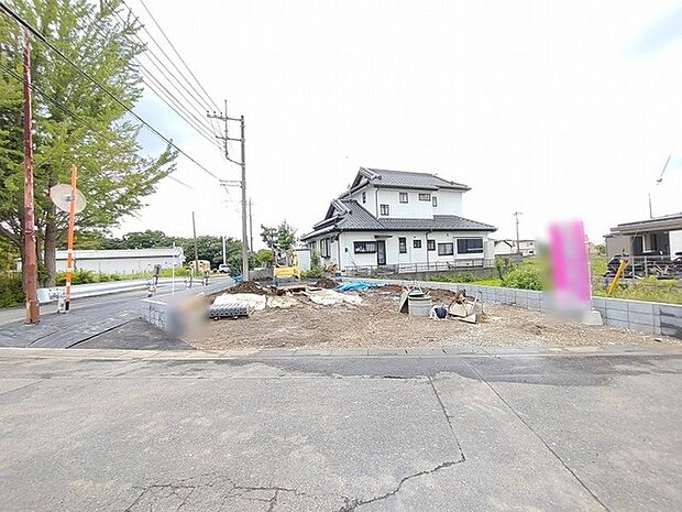 周辺環境と調和する穏やかな街並みに位置し、日々の暮らしを描くための可能性が広がるゆとりある空間です。
