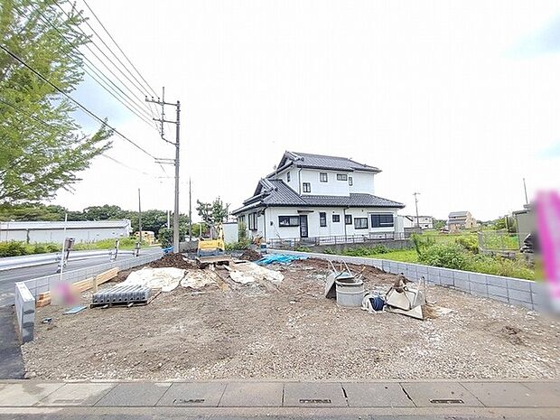 のびやかな敷地と周辺環境が調和し、暮らしの未来を自由に描き出せる開放的なロケーションです。