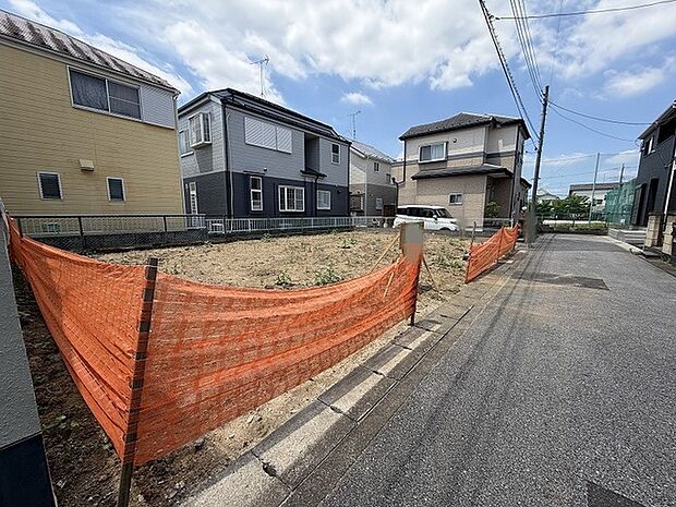 周辺環境と調和する穏やかな住環境の中で、自由な発想で理想の暮らしを形にできるゆとりの敷地です。