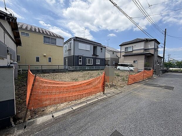 周辺環境と調和した落ち着きのある立地で、新しい暮らしの設計を自由に描ける開放的な空間です。