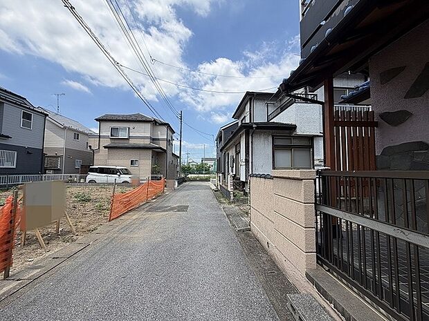 穏やかな空気が流れる住宅街の風景が、日々の暮らしに心地よい安らぎをもたらしてくれます。
