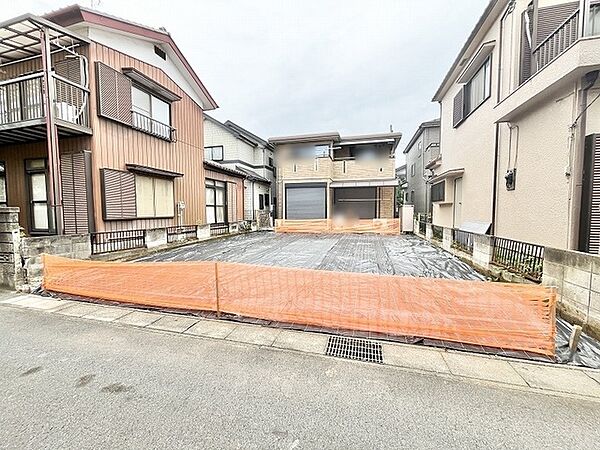 穏やかな住宅街に位置する、これからの暮らしを自由に描き出せる広々とした空間です。