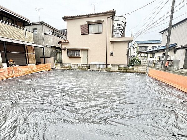 周辺環境に馴染む落ち着いた街並みの中で、これからの暮らしの構想を自由に描けるゆとりある敷地です。
