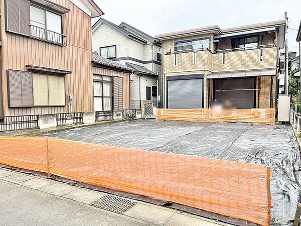 閑静な住宅街の一角に位置し、住まいの理想を自由に描き出せるゆとりある敷地です。