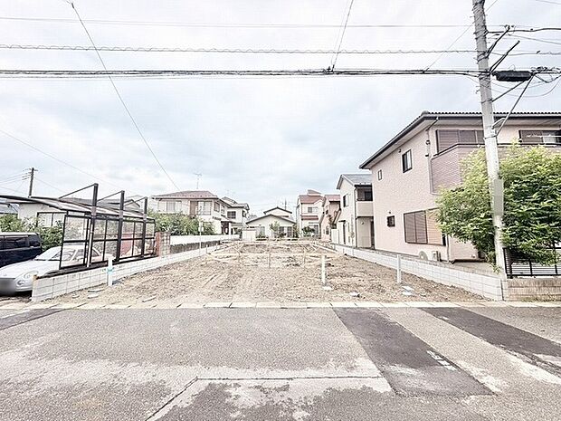 周囲の静かな環境に調和し、これから描く理想の暮らしを穏やかに受け止めてくれる、ゆとりある敷地です。