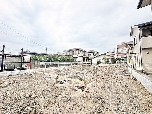 周囲と調和する穏やかな住環境の中で、自由な発想で理想の暮らしを描ける広々とした敷地です。