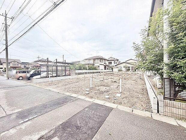 周囲の環境と調和しながら、新たな暮らしの基盤として自由な設計を描ける広々とした空間です。